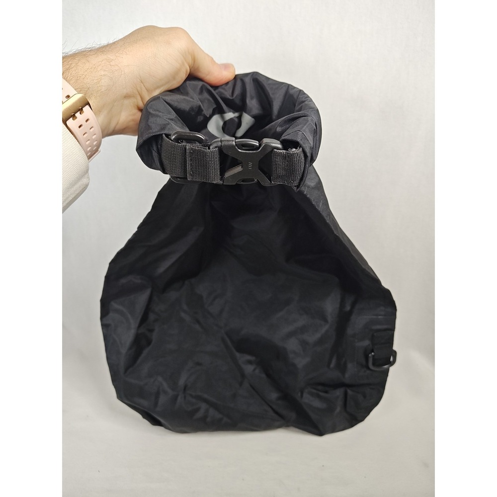 Oakley Black 22L Dry Bag Waterproof Roll-Top Bag Outdoor Water Sports Gear - Picture 5 of 6